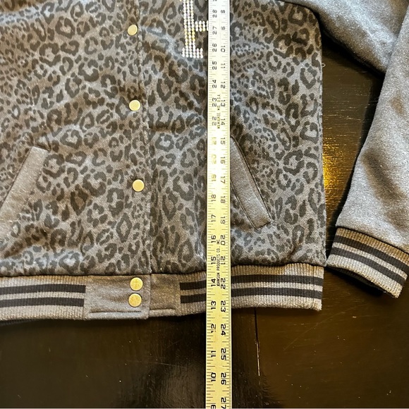 Retro PINK Small Gray Varsity Jacket Look Bedazzled Y2K Animal Peint - Picture 2 of 7